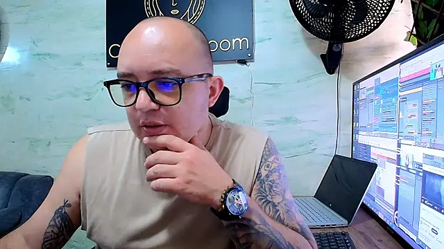 maximo daddy online show from 05/01/26, 12:43