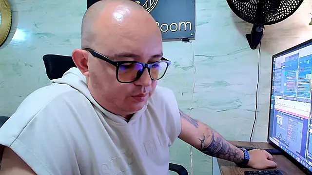 maximo daddy online show from 05/10/26, 01:49