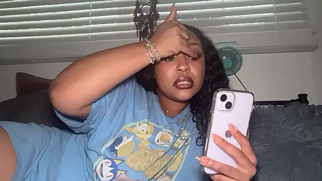 Yourmommysilk online show from 03/29/26, 02:22