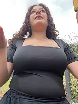 Snapshot of Amber_rosse_outdoors chatting on 03/27/26, 07:13 Amber rosse outdoors online show from 03/27/26, 07:13