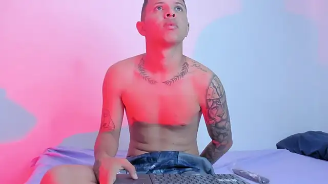 LatinsGuys2026 online show from 04/11/26, 11:14