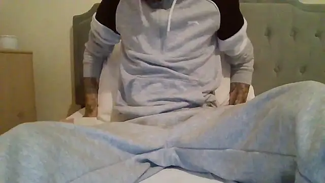 feetlovrr94 online show from 04/11/26, 10:25