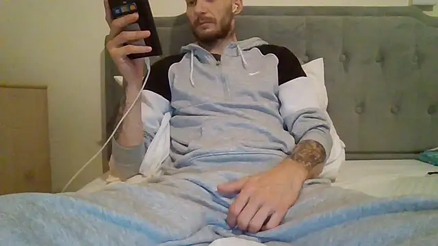 feetlovrr94 online show from 04/16/26, 12:00