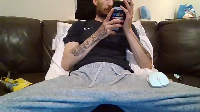 feetlovrr94 online show from 04/17/26, 12:02