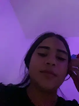 Snapshot of Valerials chatting on 04/14/26, 09:21 Valerials online show from 04/14/26, 09:21