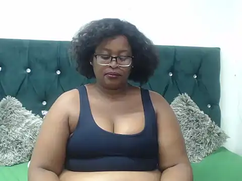 Curves2Devour online show from 04/06/26, 06:20