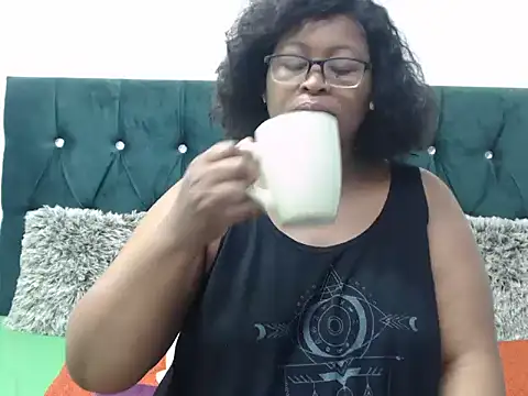 Curves2Devour online show from 04/13/26, 07:58