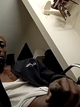 KingBlackStallion online show from 04/17/26, 07:44