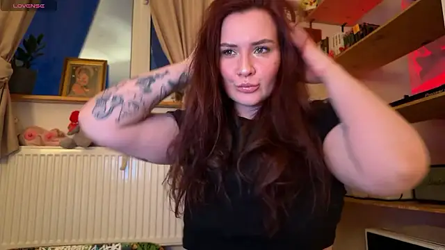 Snapshot of AurikTrix chatting on 03/25/26, 02:12 AurikTrix online show from 03/25/26, 02:12