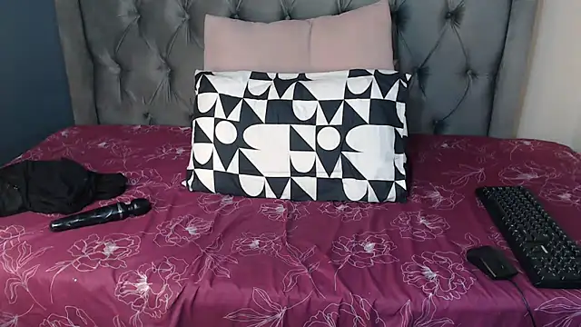 Cybil Hearts online show from 04/05/26, 02:42