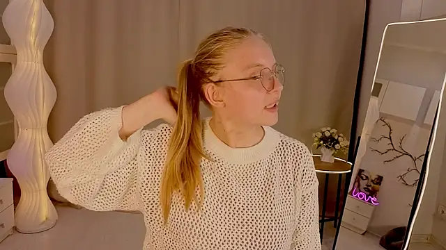 AlicaCohill online show from 04/13/26, 07:08