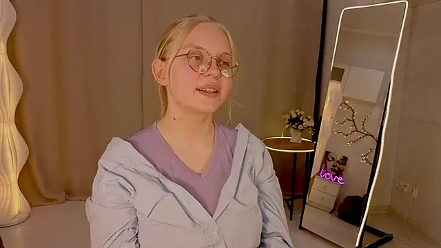 AlicaCohill online show from 04/15/26, 07:58