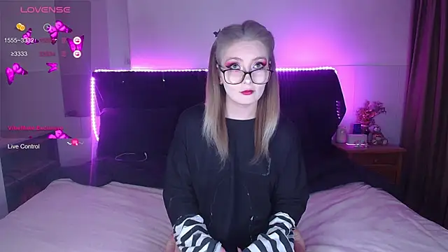 Snapshot of ammyska chatting on 04/06/26, 02:42 ammyska online show from 04/06/26, 02:42