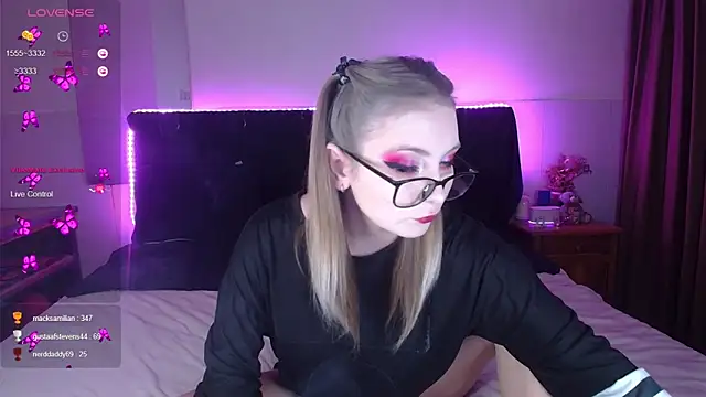 Snapshot of ammyska chatting on 04/13/26, 02:39 ammyska online show from 04/13/26, 02:39