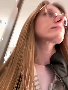 Snapshot of FReyja_44 chatting on 04/14/26, 11:49 FReyja 44 online show from 04/14/26, 11:49