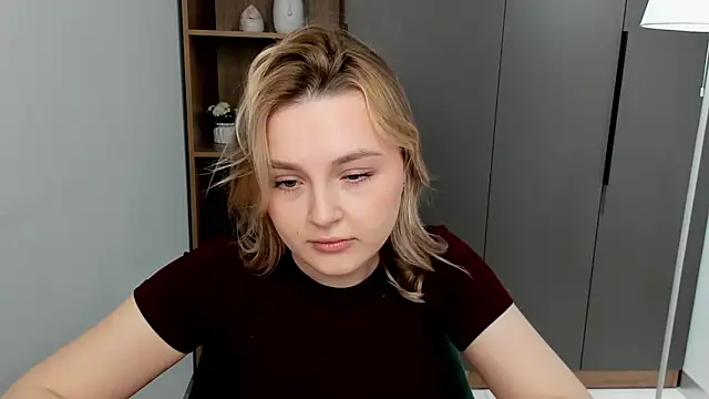 Snapshot of LorriMonz chatting on 03/26/26, 06:41 LorriMonz online show from 03/26/26, 06:41