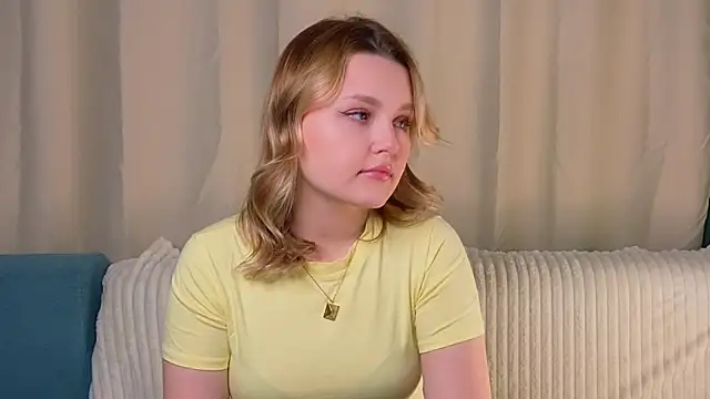 Snapshot of LorriMonz chatting on 04/07/26, 01:28 LorriMonz online show from 04/07/26, 01:28