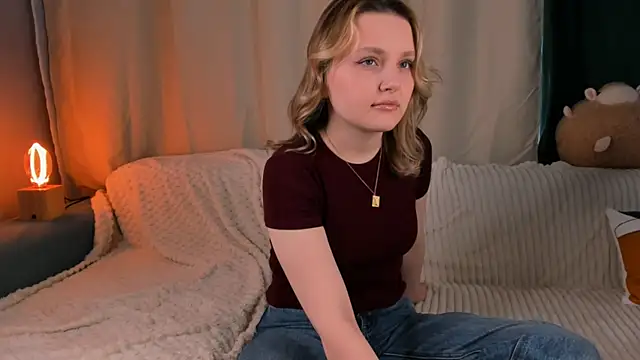 Snapshot of LorriMonz chatting on 04/13/26, 01:11 LorriMonz online show from 04/13/26, 01:11