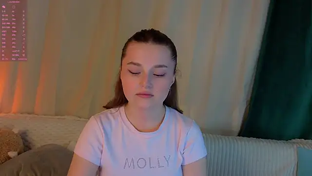 LorriMonz online show from 06/01/26, 01:40