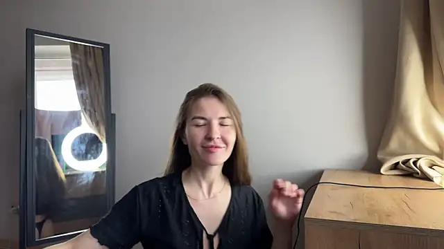 LauraJess  online show from 04/30/26, 07:14