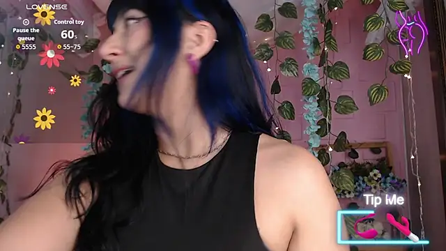 eyes moonn online show from 04/01/26, 11:11