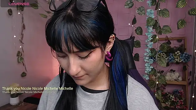 eyes moonn online show from 04/11/26, 03:55