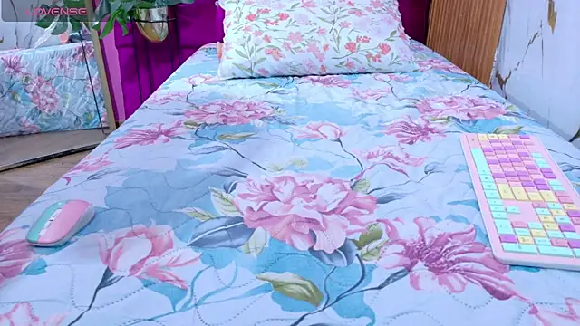 Snapshot of skinnyindiansluttt chatting on 03/31/26, 12:05 skinnyindiansluttt online show from 03/31/26, 12:05