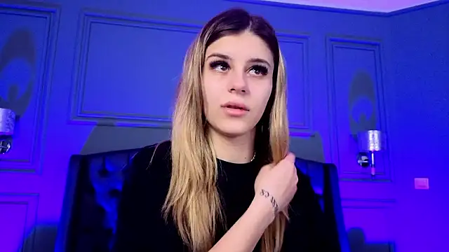 Snapshot of Sierra_Russo chatting on 03/30/26, 04:13 Sierra Russo online show from 03/30/26, 04:13