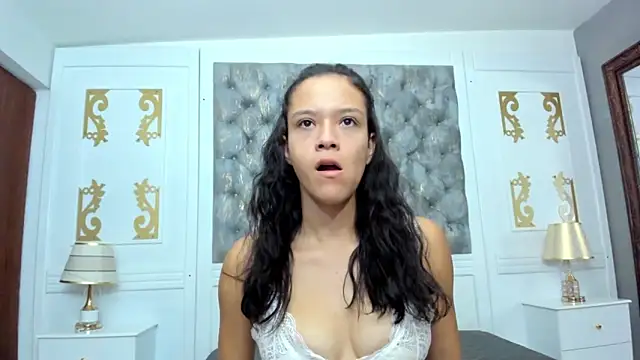 LunaWarner18 online show from 04/04/26, 01:52