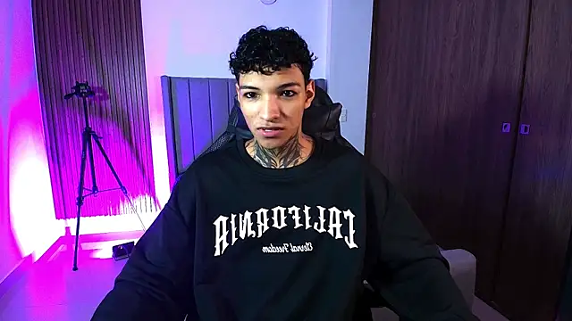 im Usuga online show from 04/08/26, 08:25