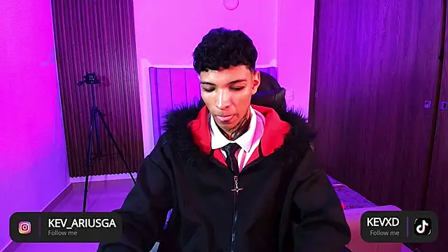 im Usuga online show from 04/14/26, 03:51