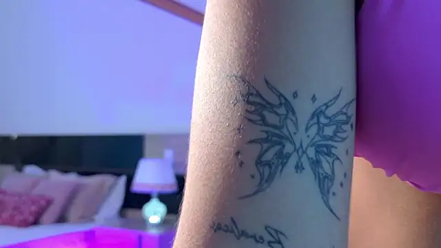 Snapshot of LindaBenetti chatting on 03/30/26, 12:06 LindaBenetti online show from 03/30/26, 12:06