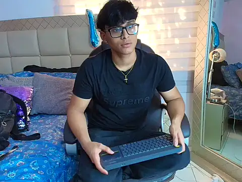 Snapshot of mathias_oberlin chatting on 03/24/26, 07:30 mathias oberlin online show from 03/24/26, 07:30