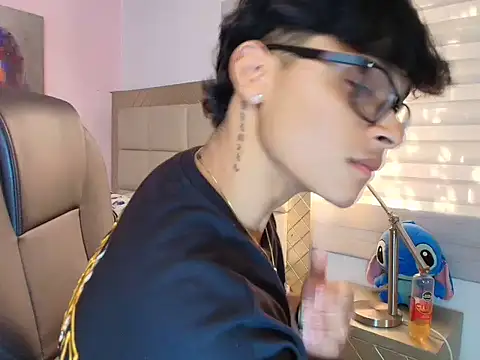 Snapshot of mathias_oberlin chatting on 03/29/26, 07:47 mathias oberlin online show from 03/29/26, 07:47