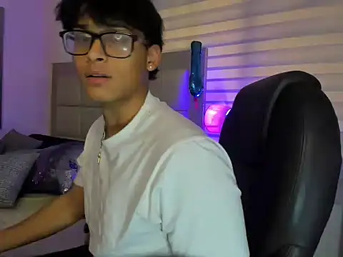 Snapshot of mathias_oberlin chatting on 04/03/26, 07:45 mathias oberlin online show from 04/03/26, 07:45