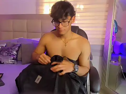 Snapshot of mathias_oberlin chatting on 04/13/26, 07:30 mathias oberlin online show from 04/13/26, 07:30