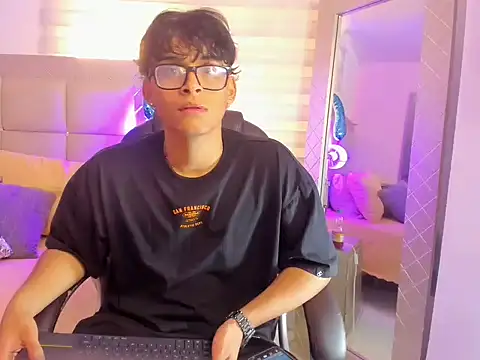 Snapshot of mathias_oberlin chatting on 04/15/26, 07:21 mathias oberlin online show from 04/15/26, 07:21