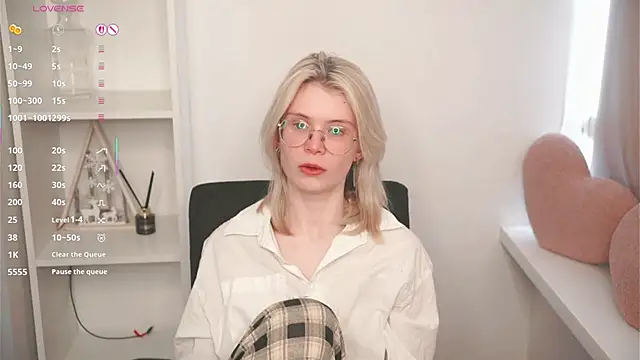 CarleySuski online show from 04/10/26, 05:23