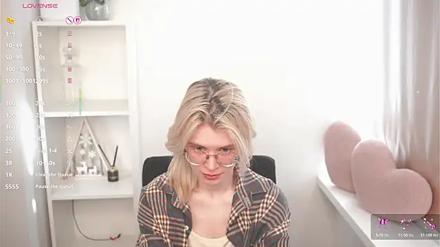 CarleySuski online show from 04/14/26, 05:02