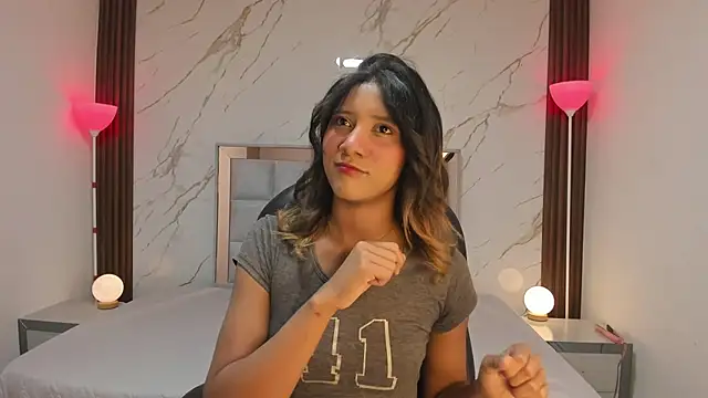 Snapshot of EsperanzaMora chatting on 04/15/26, 11:50 EsperanzaMora online show from 04/15/26, 11:50