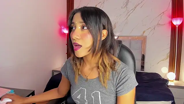 EsperanzaMora online show from 05/02/26, 11:59
