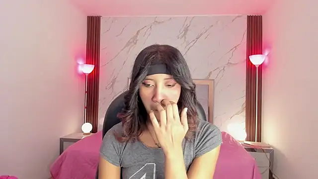 EsperanzaMora online show from 05/15/26, 12:12