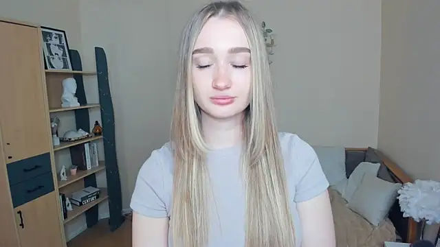 VioletteClaire online show from 05/24/26, 07:57