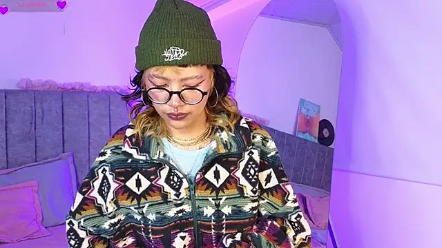 Snapshot of Luna_Blooms chatting on 04/01/26, 11:44 Luna Blooms online show from 04/01/26, 11:44