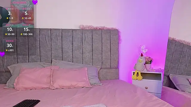 Snapshot of Luna_Blooms chatting on 04/04/26, 11:51 Luna Blooms online show from 04/04/26, 11:51