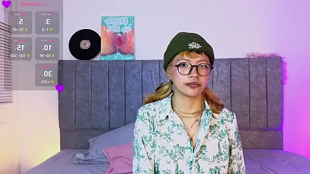 Snapshot of Luna_Blooms chatting on 04/11/26, 11:47 Luna Blooms online show from 04/11/26, 11:47