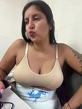 Snapshot of jimenamime chatting on 04/07/26, 11:32 jimenamime online show from 04/07/26, 11:32