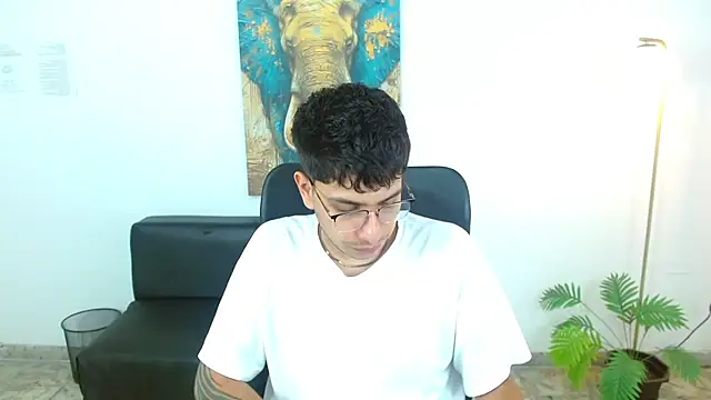 Snapshot of maax_18 chatting on 03/27/26, 01:33 maax 18 online show from 03/27/26, 01:33