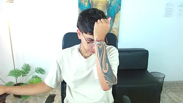 Snapshot of maax_18 chatting on 03/28/26, 01:33 maax 18 online show from 03/28/26, 01:33