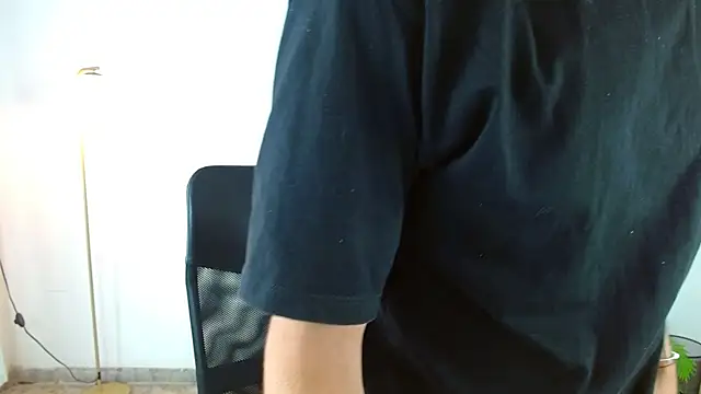 Snapshot of maax_18 chatting on 03/30/26, 01:34 maax 18 online show from 03/30/26, 01:34